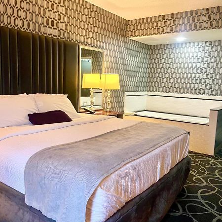 Park Manor Hotel Clifton Park Buitenkant foto A room at the Hilton Garden Inn in San Francisco