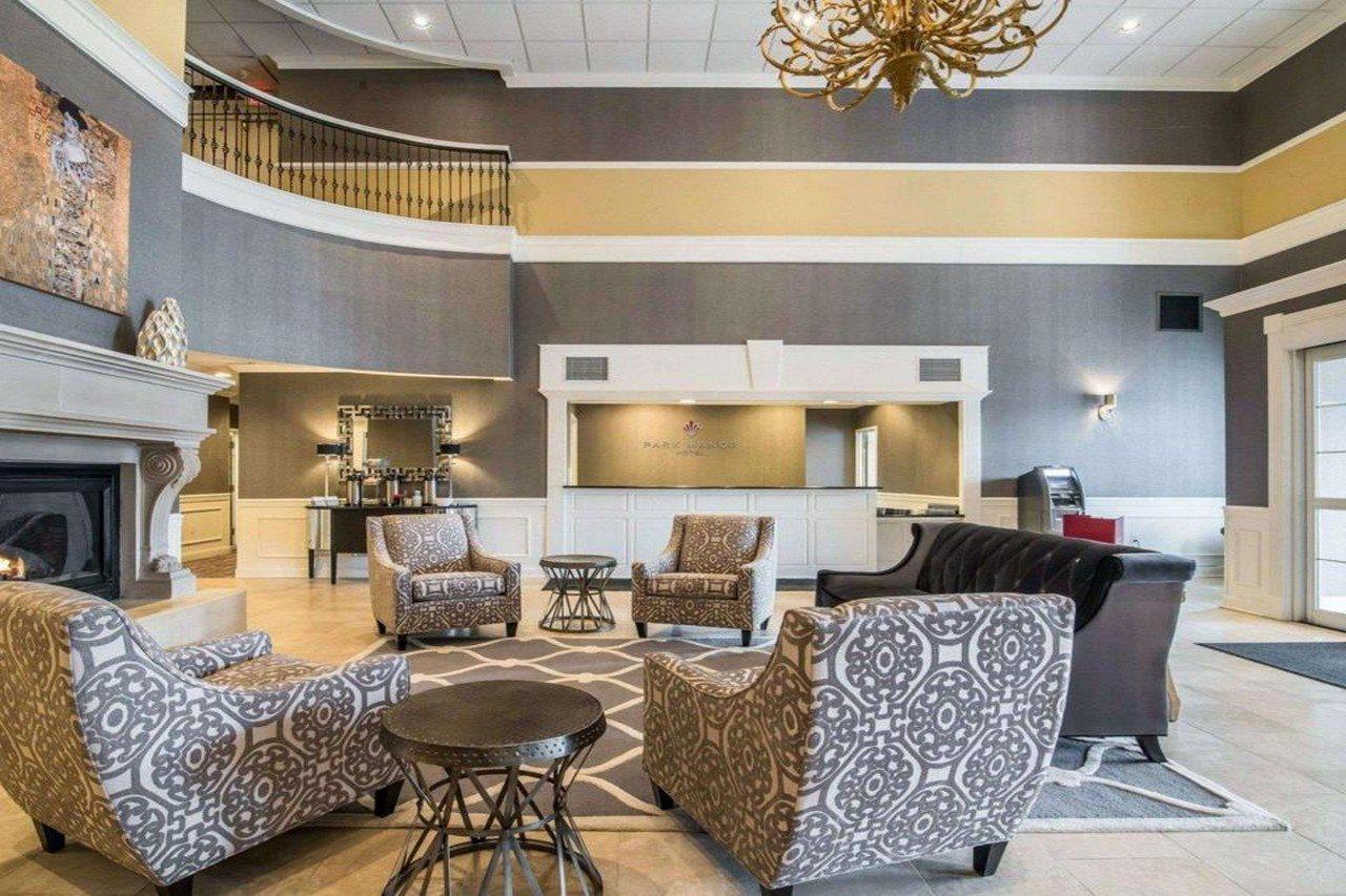 Park Manor Hotel Clifton Park Buitenkant foto The lobby of the Best Western Premier Executive Residency Royal Palm Beach