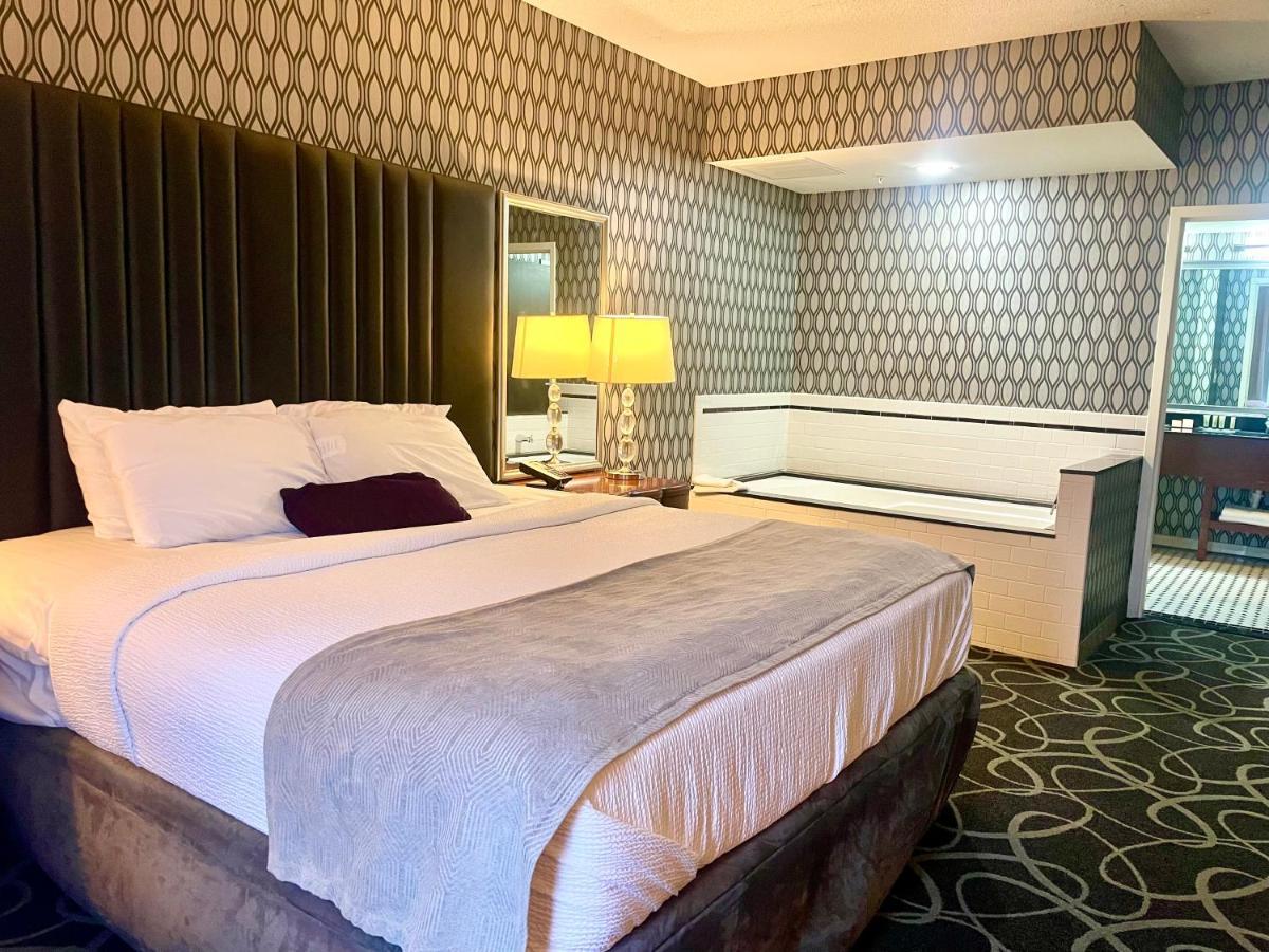Park Manor Hotel Clifton Park Buitenkant foto A room at the Hilton Garden Inn in San Francisco