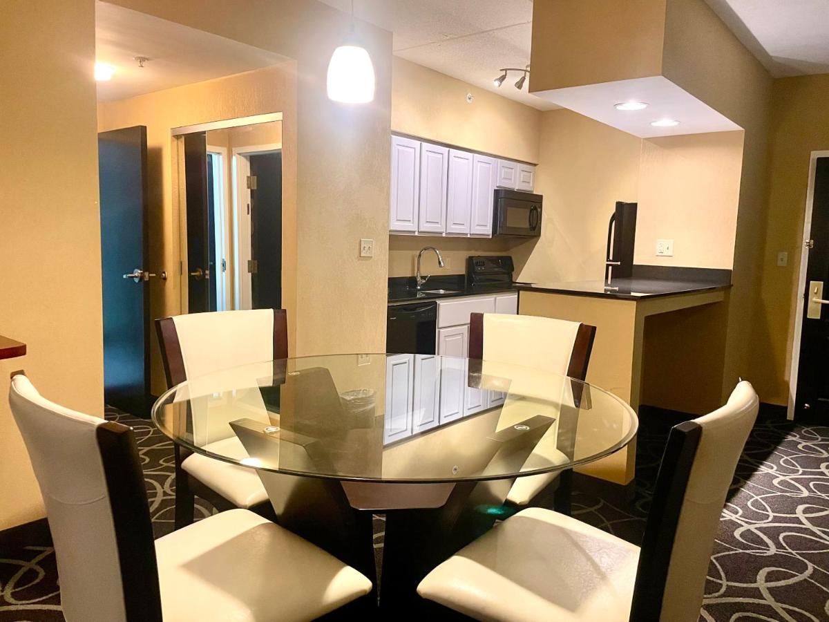Park Manor Hotel Clifton Park Buitenkant foto A kitchen in a suite at the Hilton San Francisco