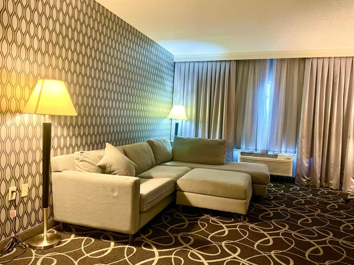 Park Manor Hotel Clifton Park Buitenkant foto A suite at the hotel