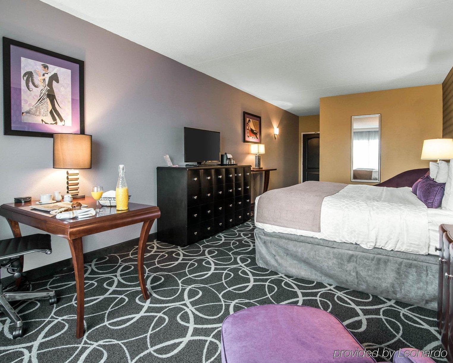 Park Manor Hotel Clifton Park Buitenkant foto A room at the Hotel 247
