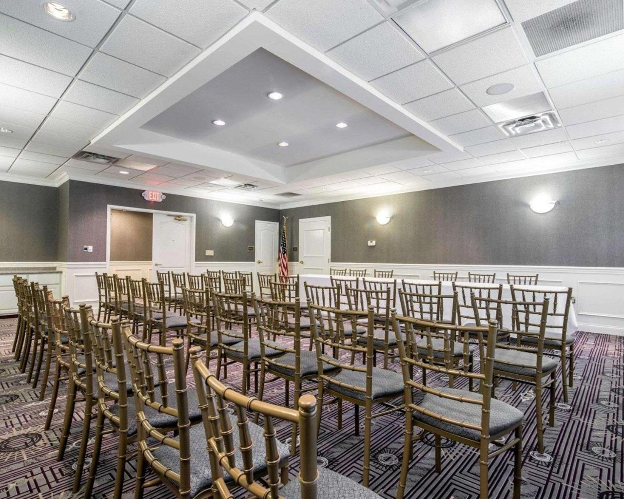 Park Manor Hotel Clifton Park Buitenkant foto The ballroom at the 2016 National Society Daughters of the American Colonists Conference