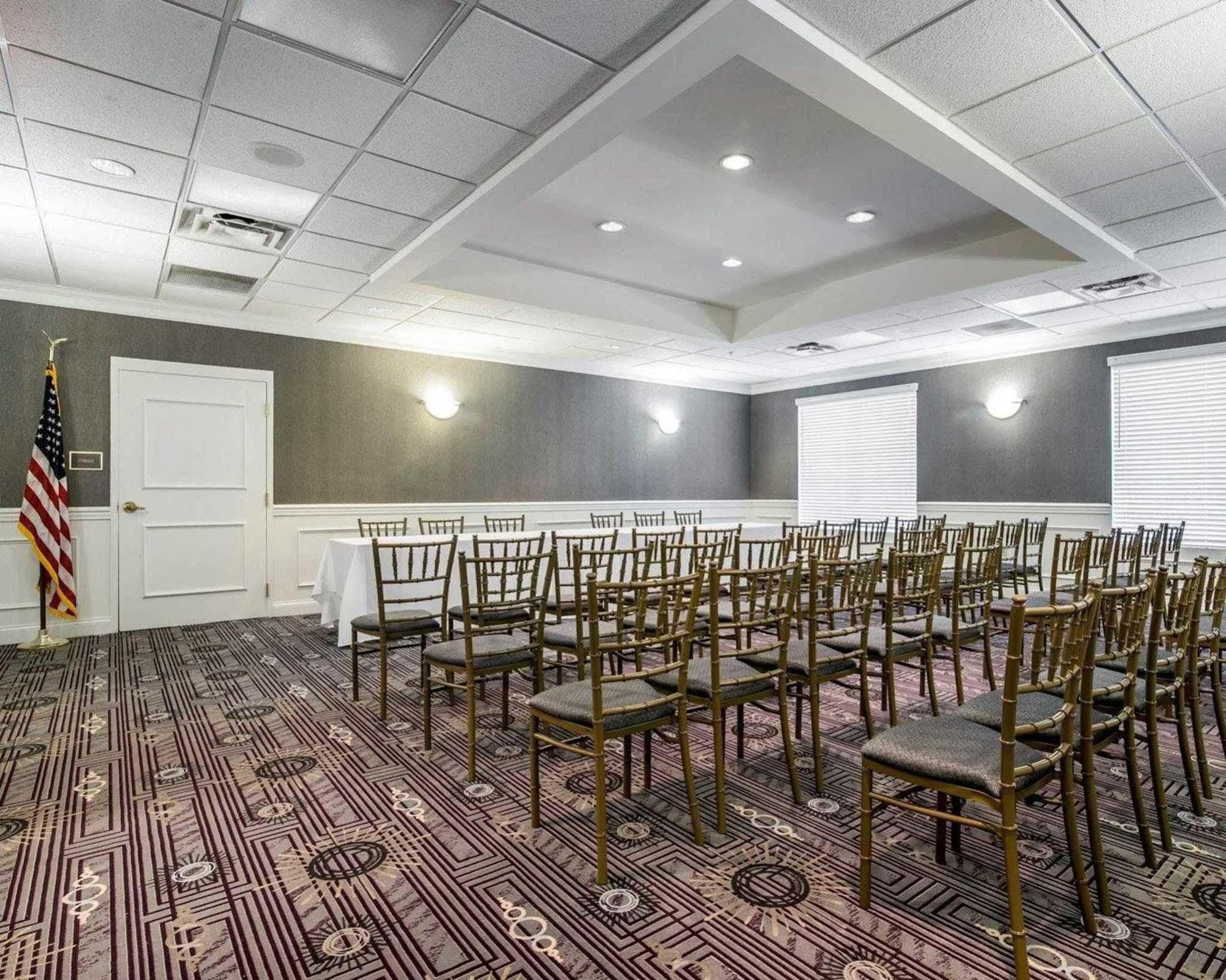 Park Manor Hotel Clifton Park Buitenkant foto The ballroom at the 2016 Republican National Convention