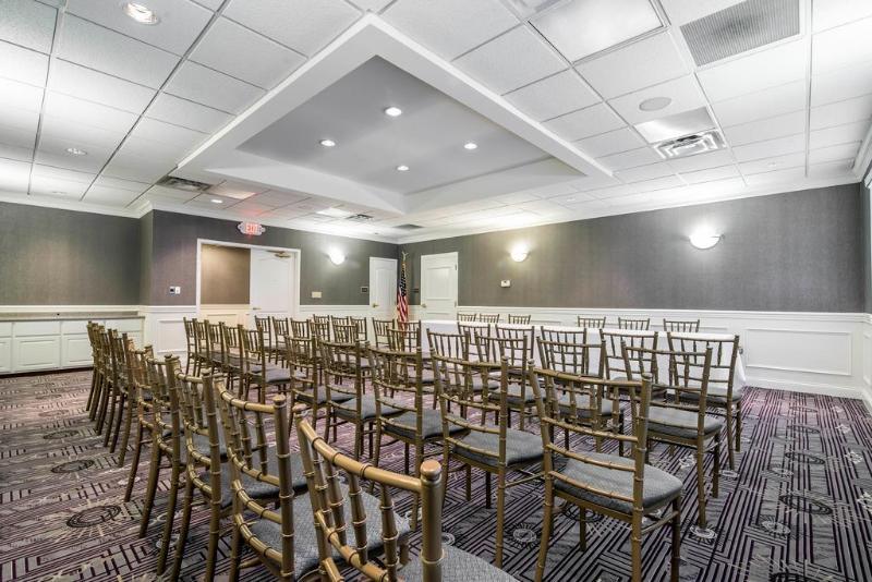 Park Manor Hotel Clifton Park Buitenkant foto The ballroom at the Hilton Garden Inn